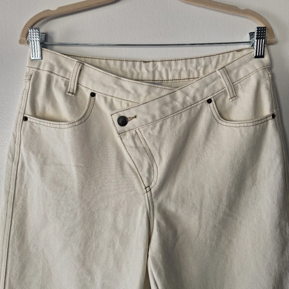 Future Collective Ivory White Overlap Mid Rise Tapered Leg Denim Jeans Size 6